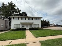 763-765 West Pleasant Street, Freeport, IL 61032