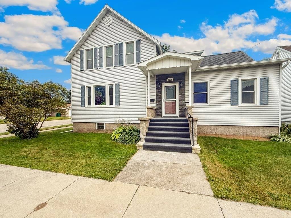 2009 Sherman Street, Marinette, WI 54143