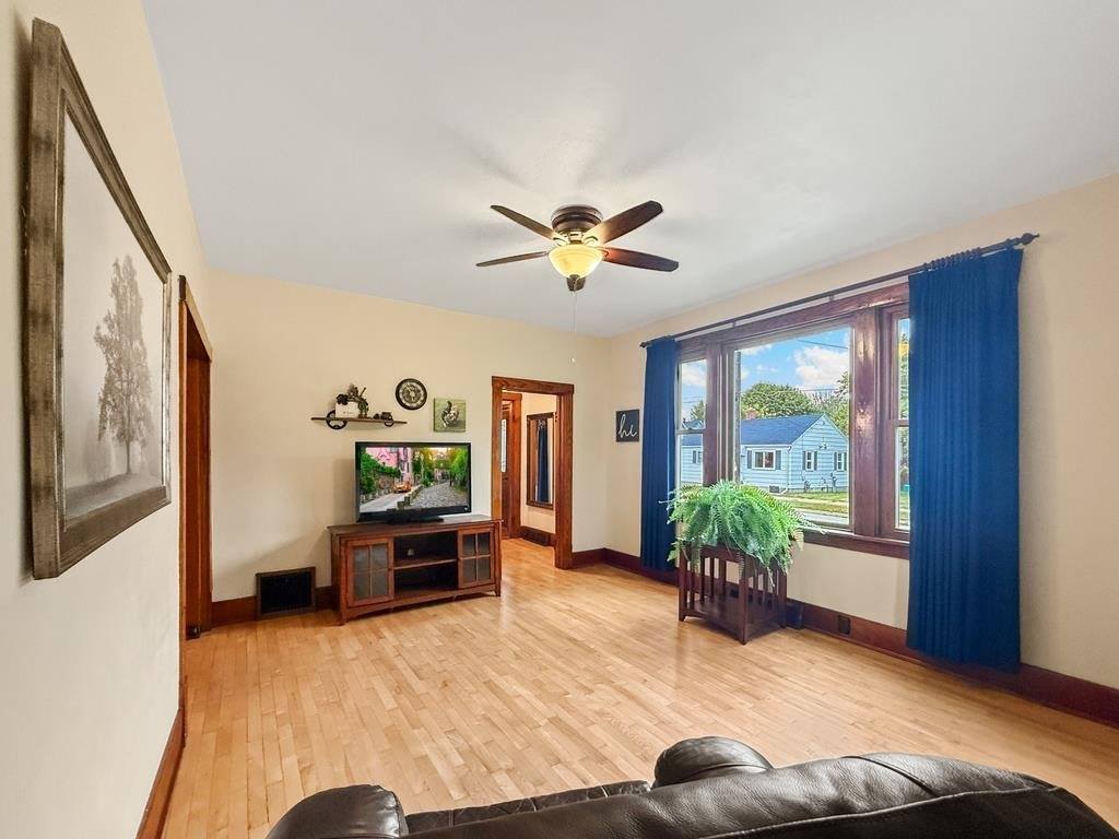 2009 Sherman Street, Marinette, WI 54143