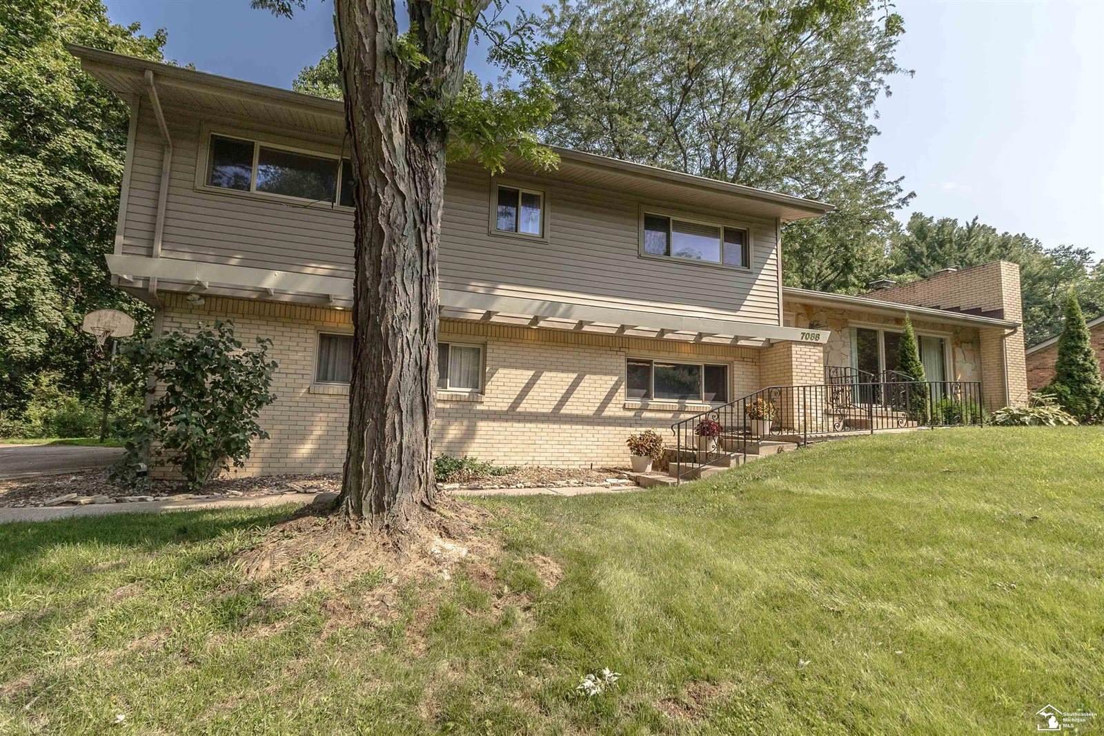 7088 Wiltshire Drive, Lambertville, MI 48144