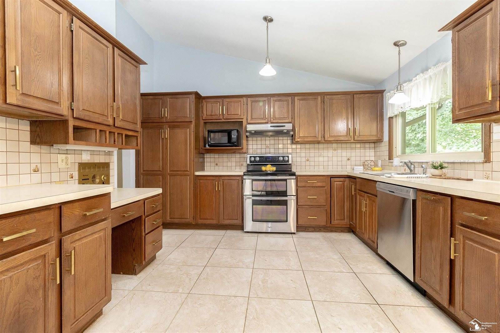 7088 Wiltshire Drive, Lambertville, MI 48144