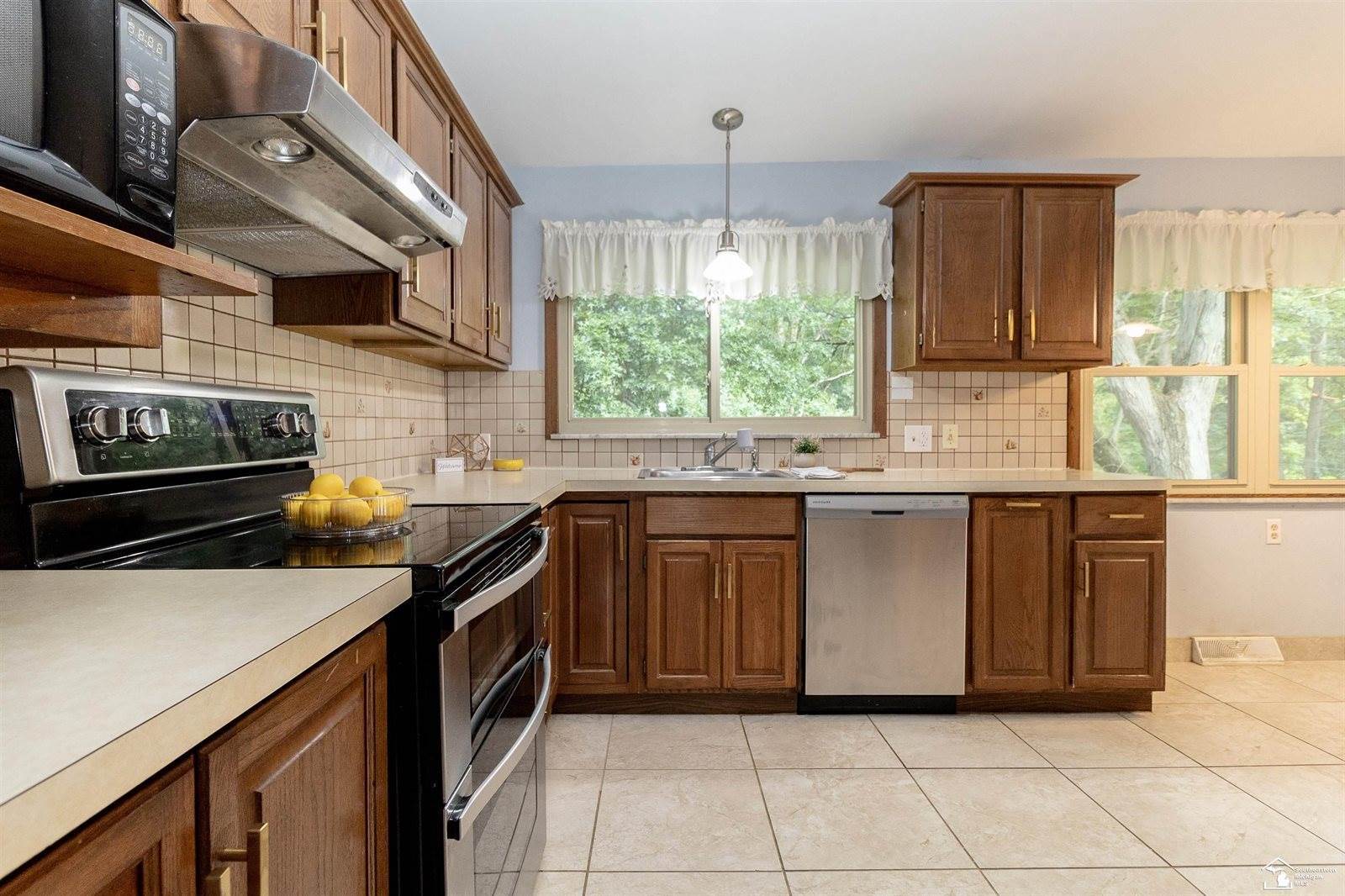 7088 Wiltshire Drive, Lambertville, MI 48144