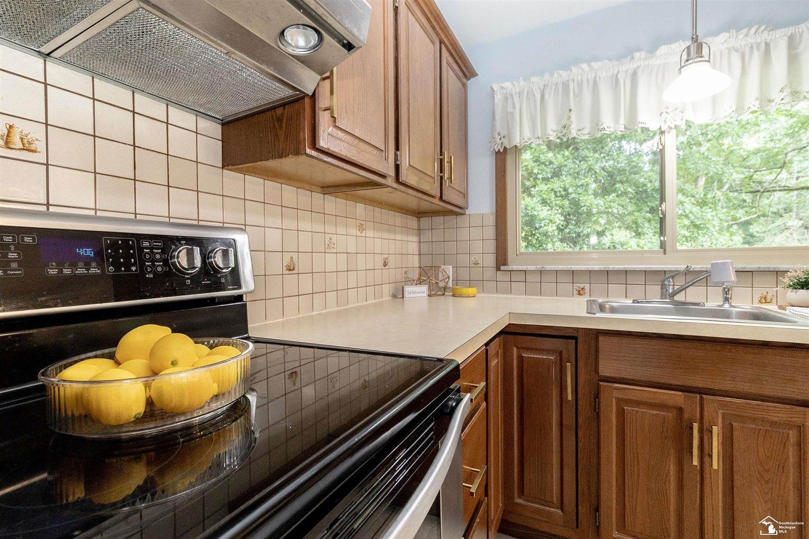 7088 Wiltshire Drive, Lambertville, MI 48144