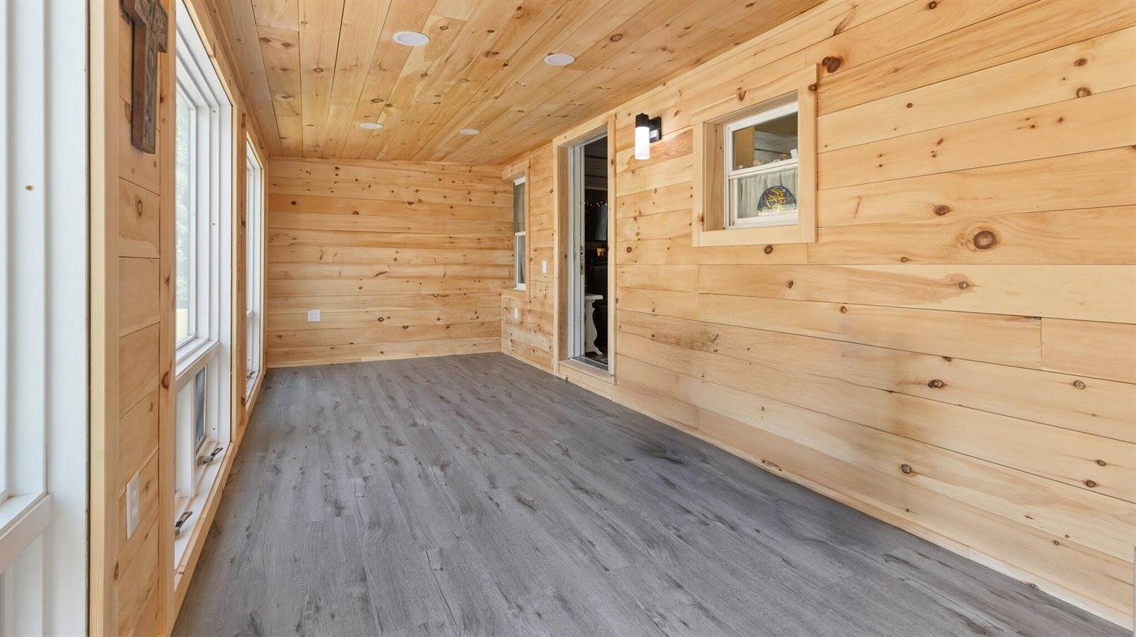 16 G Street, Bangor, ME 04401