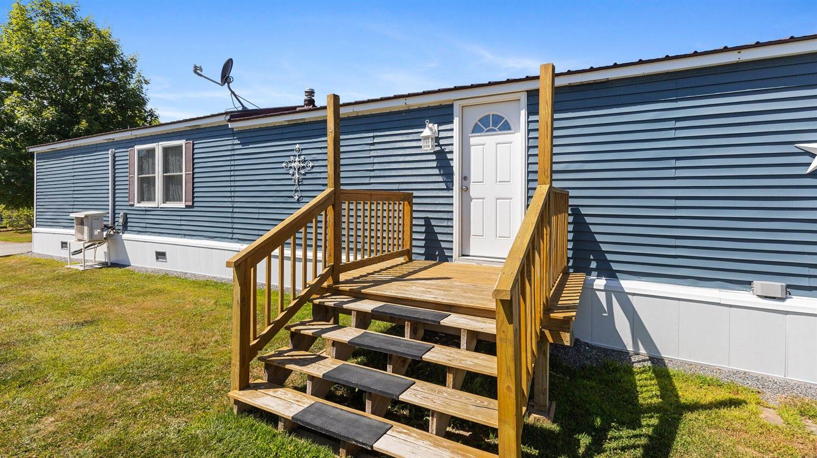 16 G Street, Bangor, ME 04401