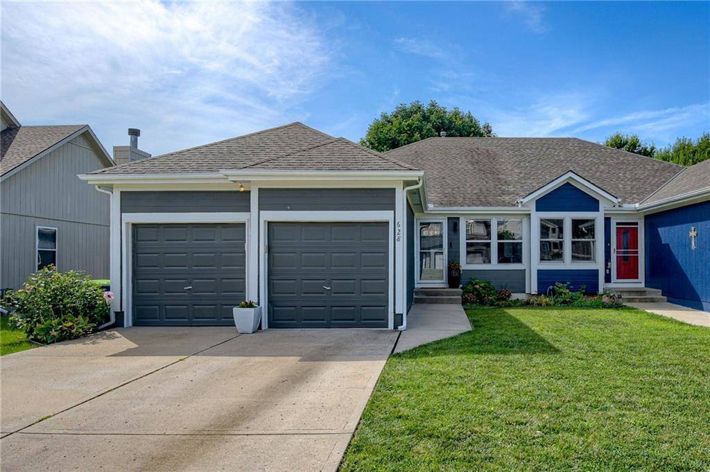 628 NE Swann Circle, Lee's Summit, MO 64086