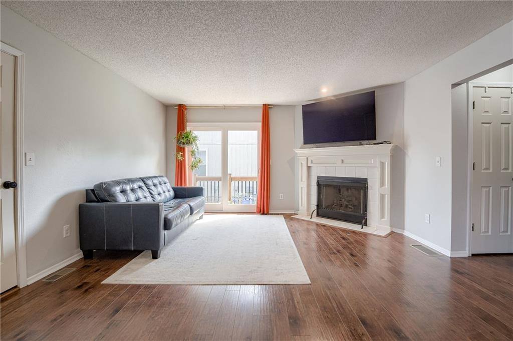 628 NE Swann Circle, Lee's Summit, MO 64086