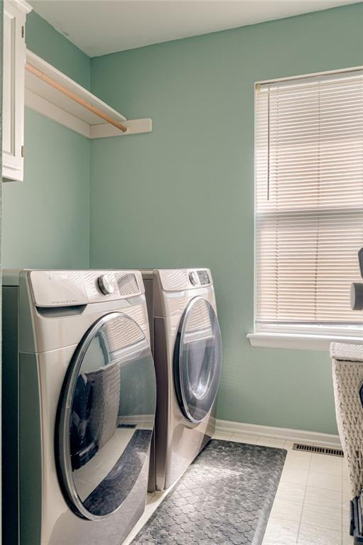 628 NE Swann Circle, Lee's Summit, MO 64086