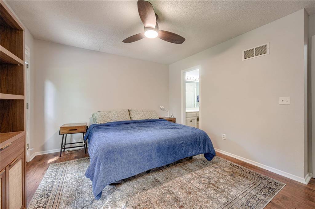 628 NE Swann Circle, Lee's Summit, MO 64086