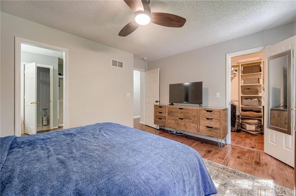 628 NE Swann Circle, Lee's Summit, MO 64086