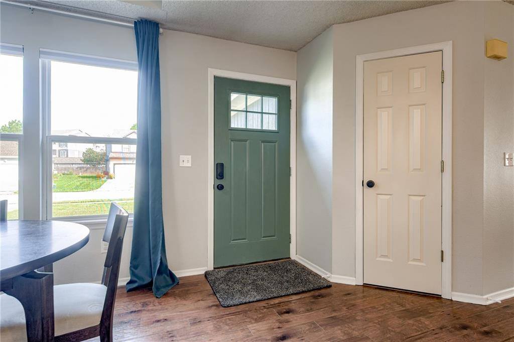 628 NE Swann Circle, Lee's Summit, MO 64086