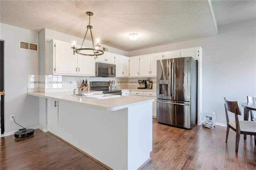 628 NE Swann Circle, Lee's Summit, MO 64086