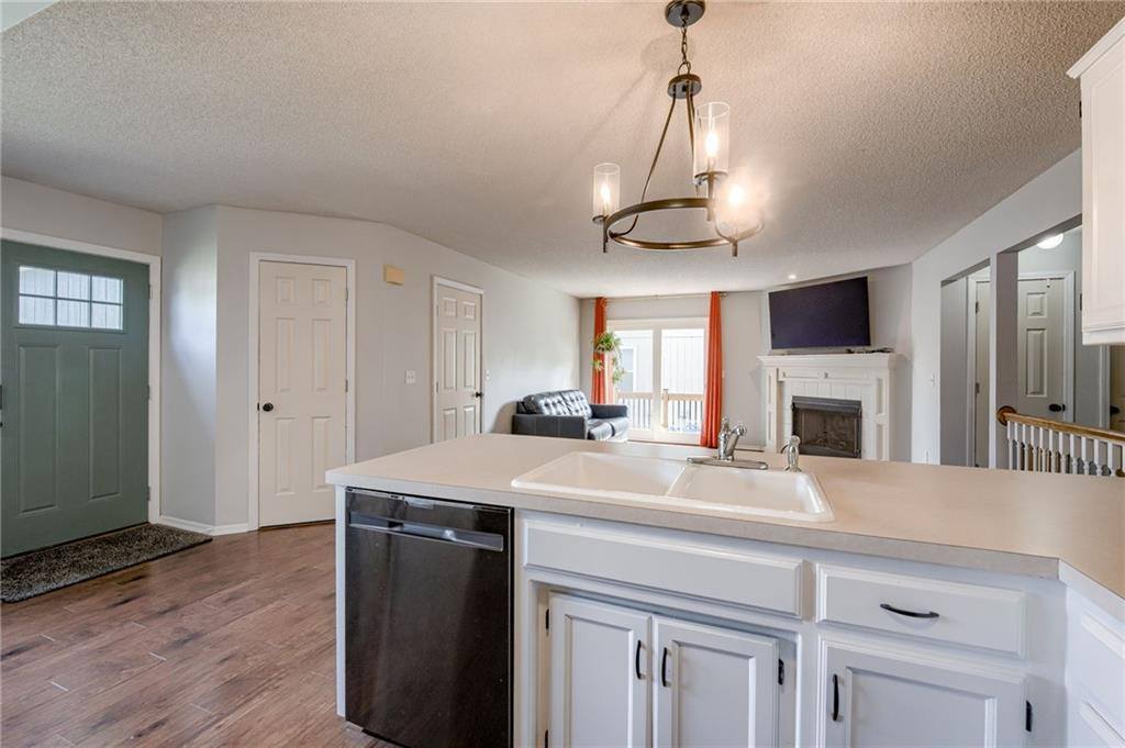 628 NE Swann Circle, Lee's Summit, MO 64086