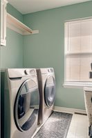 628 NE Swann Circle, Lee's Summit, MO 64086