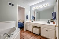 628 NE Swann Circle, Lee's Summit, MO 64086