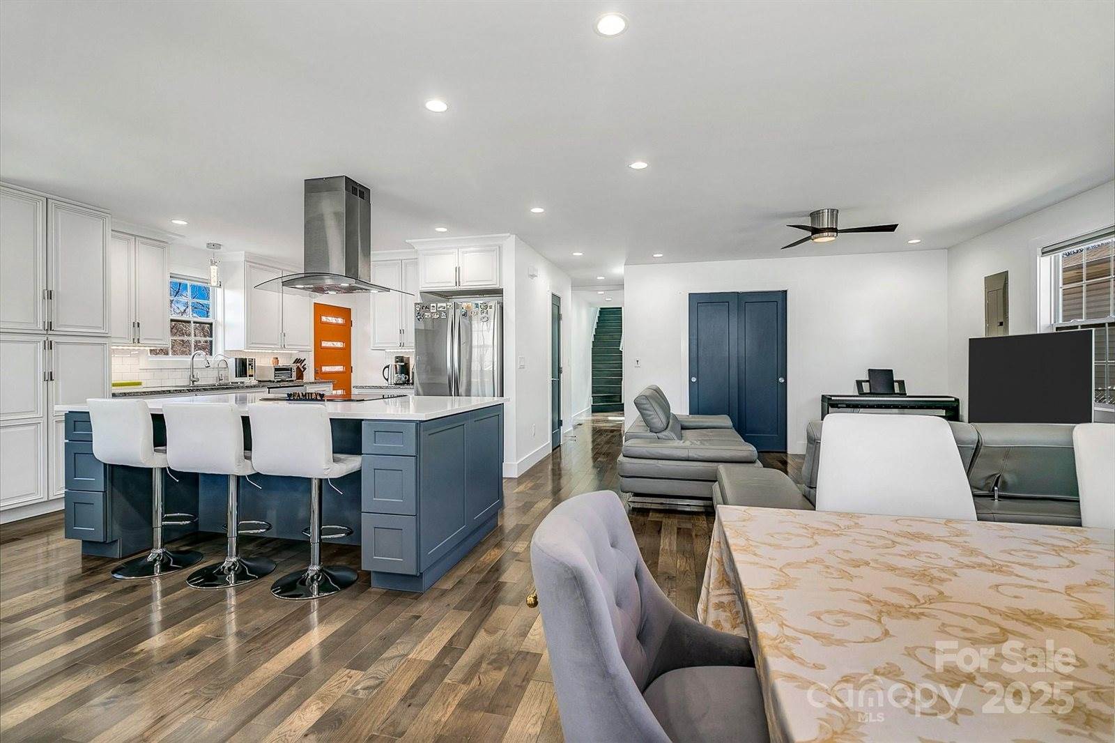 215 East Oakview Road, Asheville, NC 28806