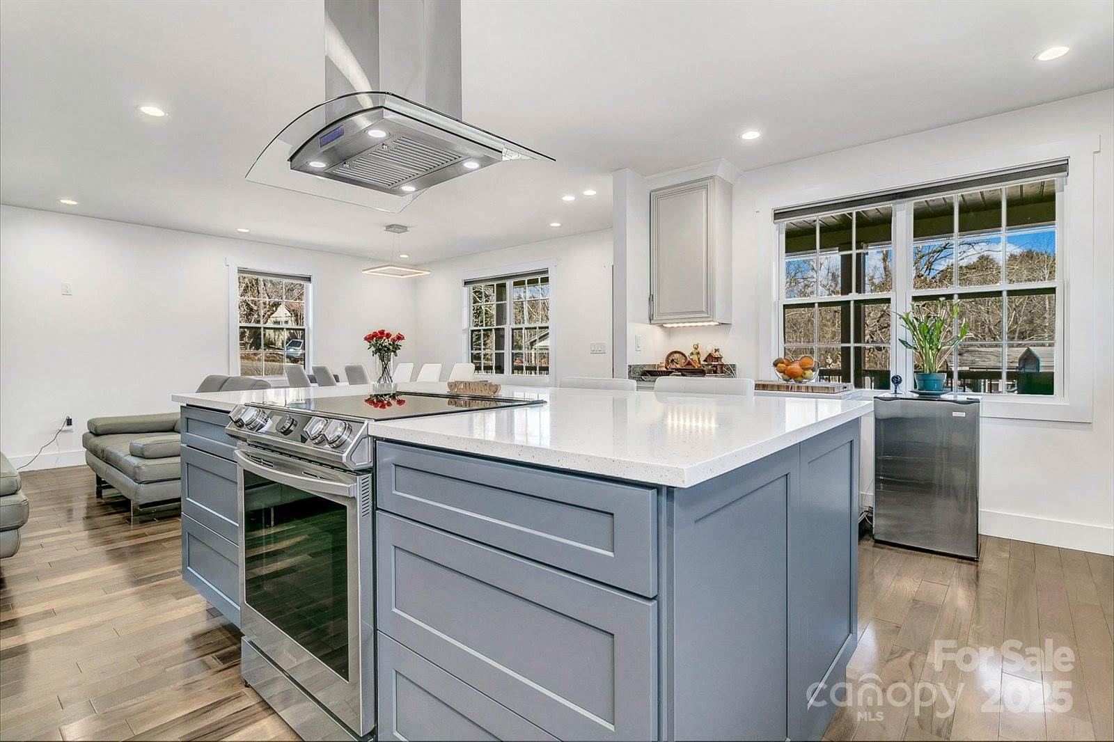 215 East Oakview Road, Asheville, NC 28806