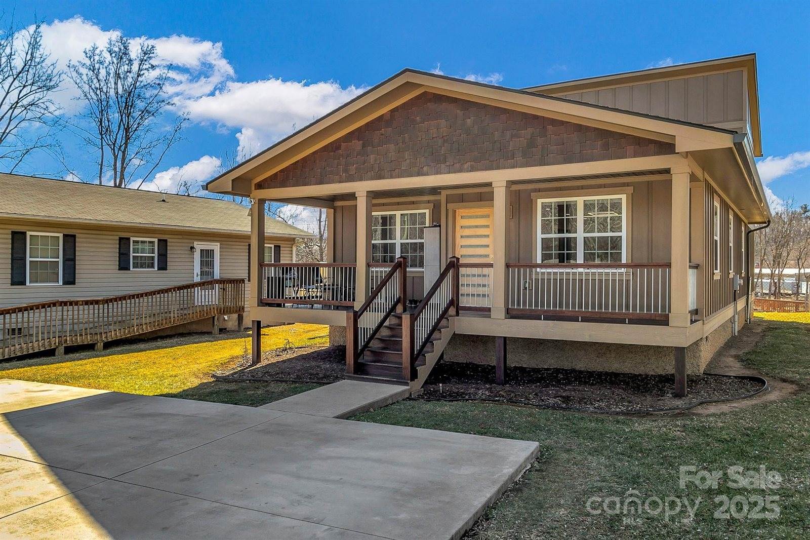 215 East Oakview Road, Asheville, NC 28806