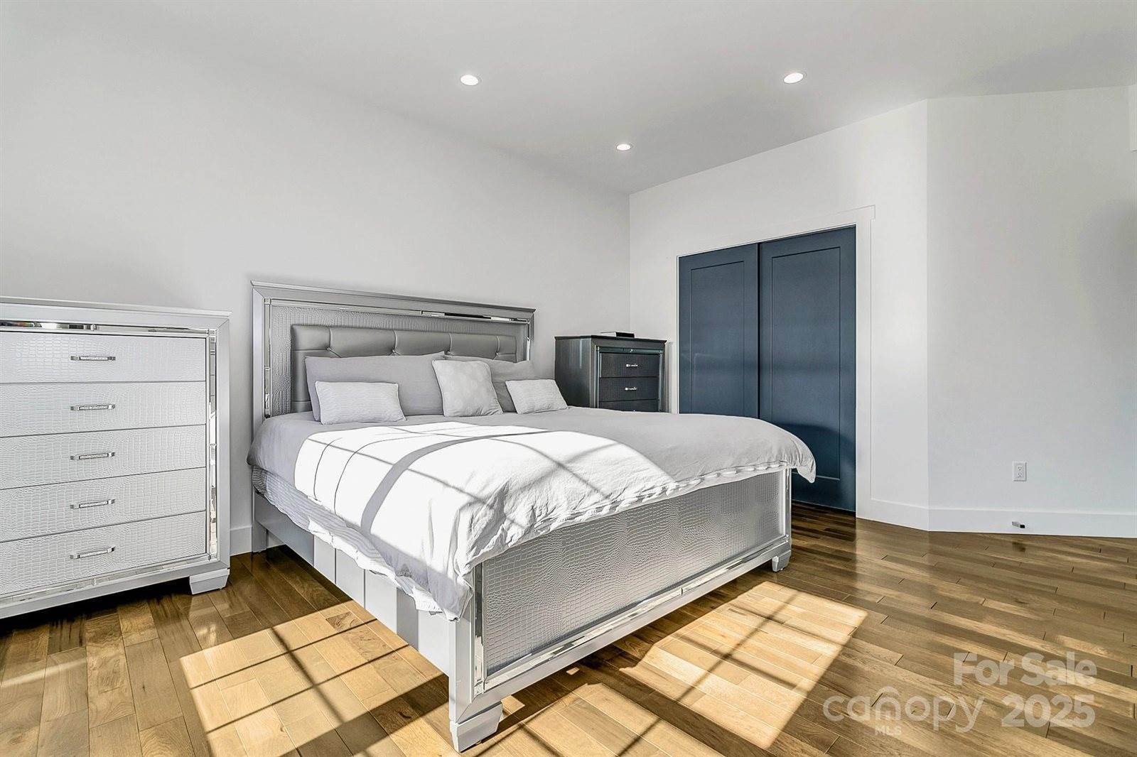 215 East Oakview Road, Asheville, NC 28806