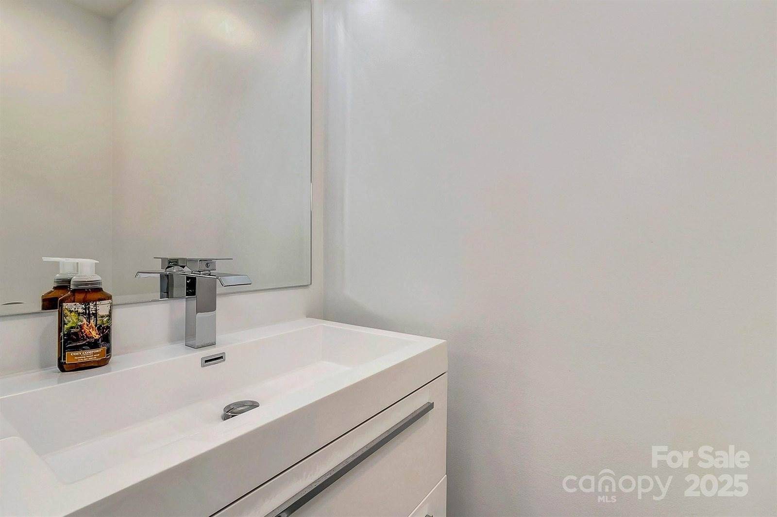 215 East Oakview Road, Asheville, NC 28806