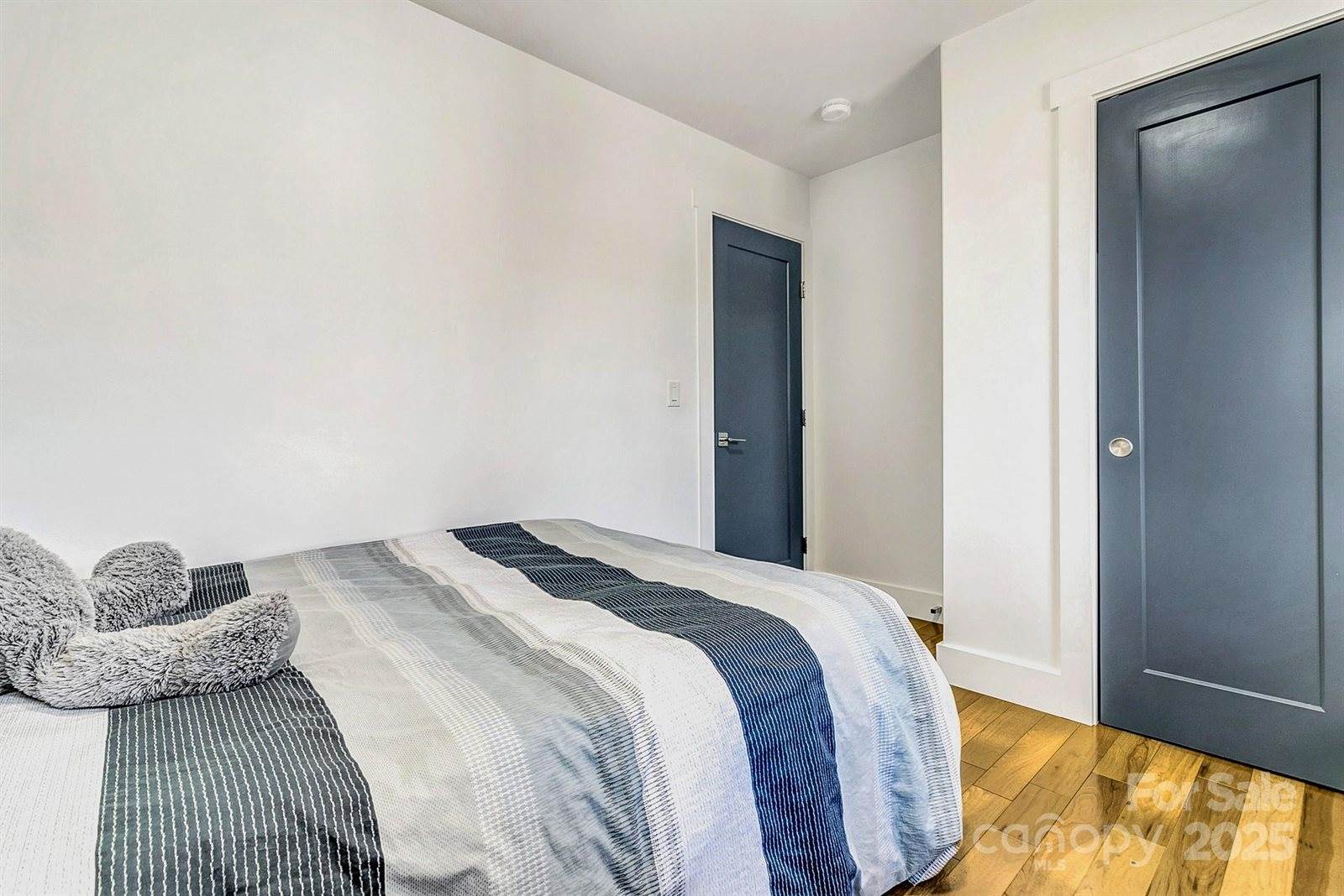 215 East Oakview Road, Asheville, NC 28806