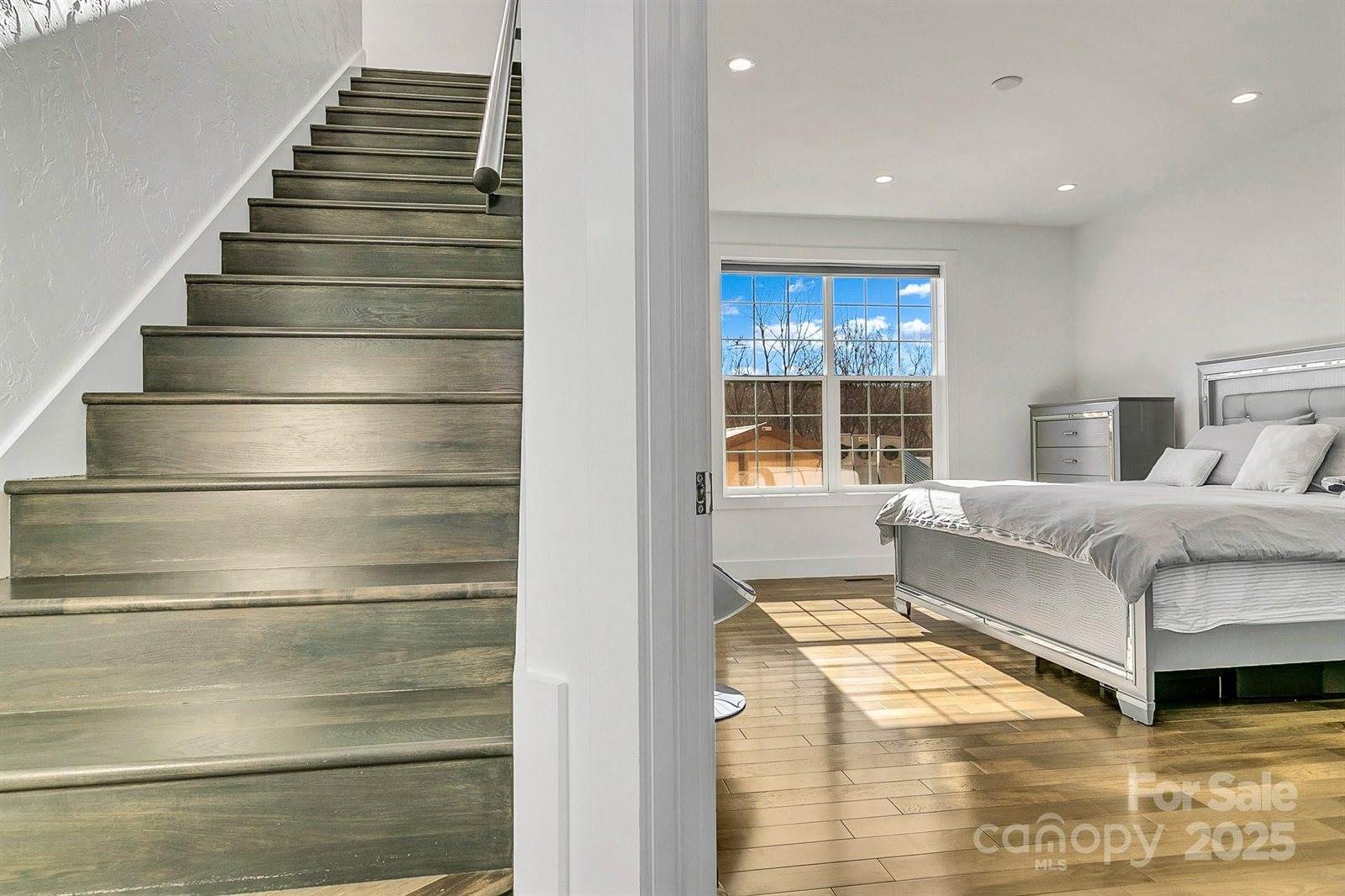 215 East Oakview Road, Asheville, NC 28806