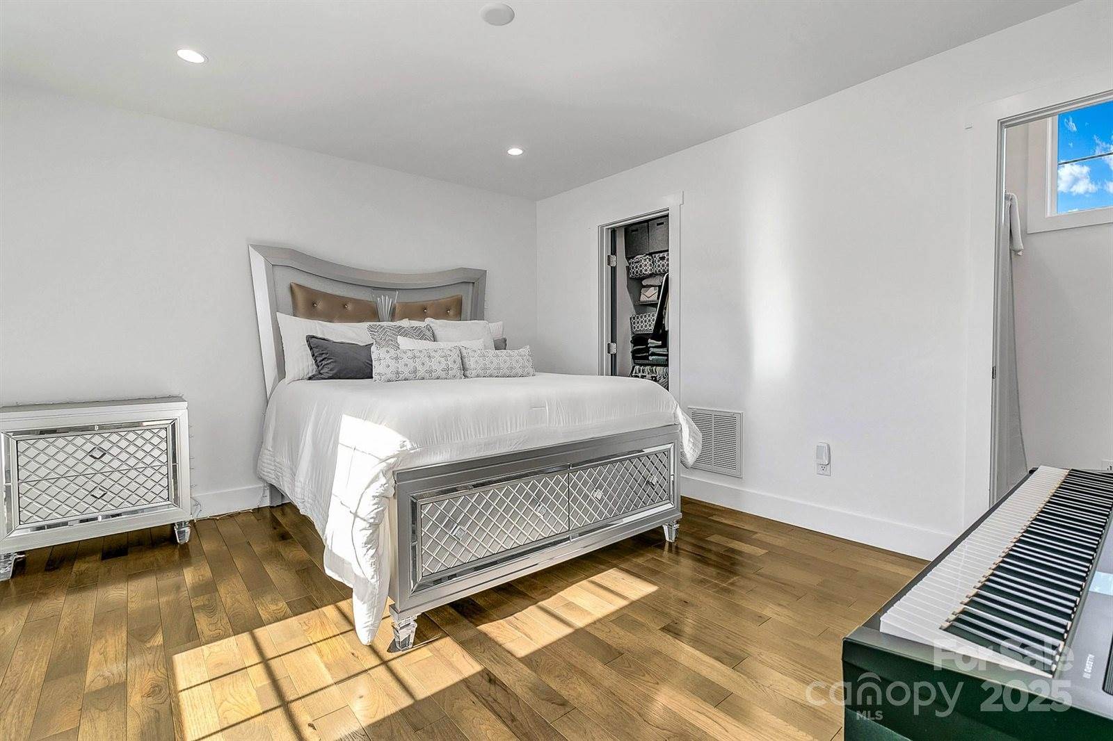 215 East Oakview Road, Asheville, NC 28806