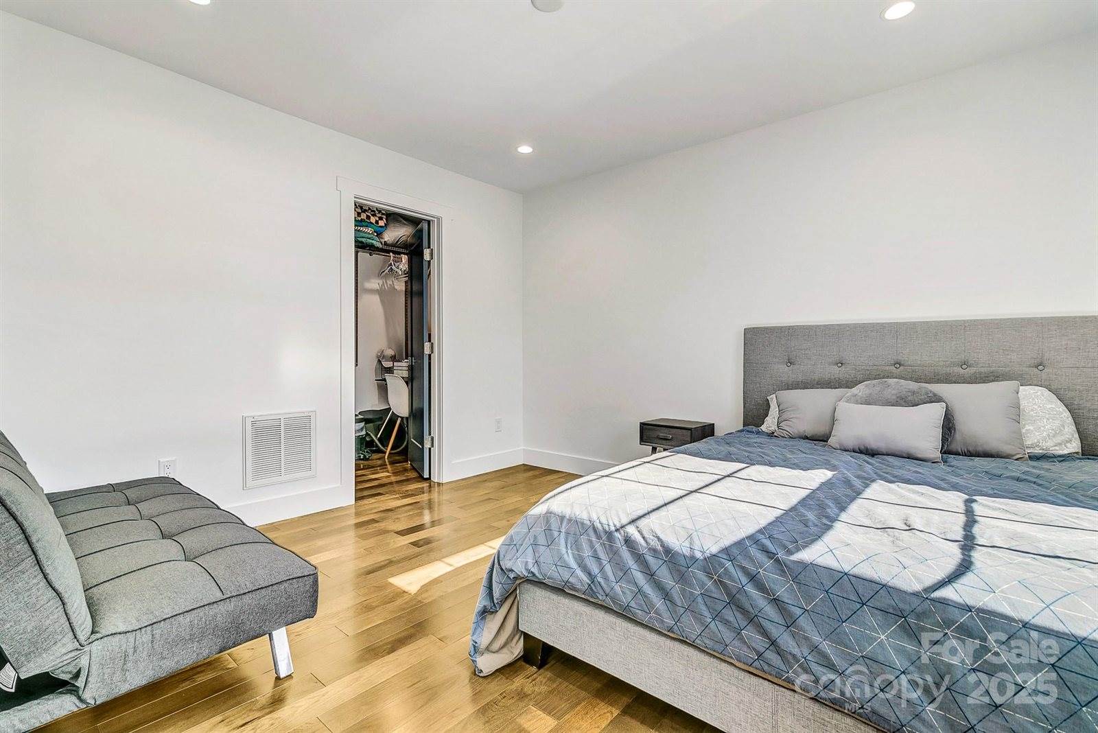 215 East Oakview Road, Asheville, NC 28806