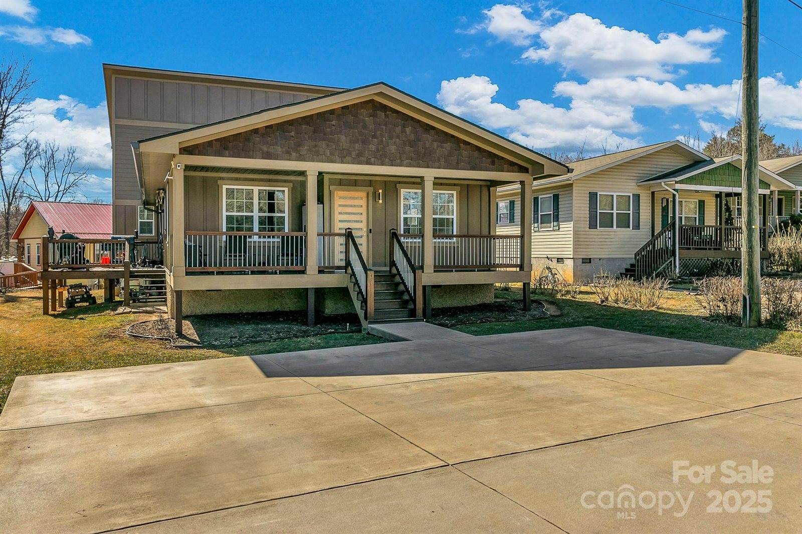 215 East Oakview Road, Asheville, NC 28806