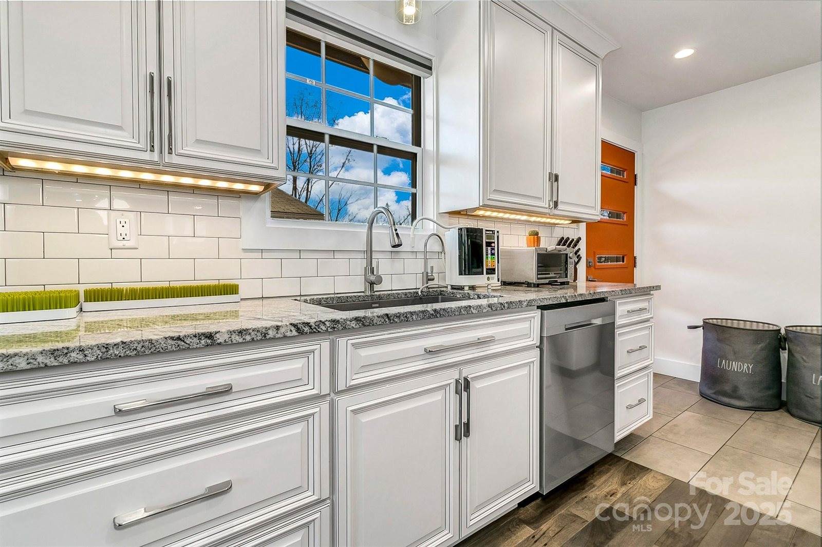 215 East Oakview Road, Asheville, NC 28806