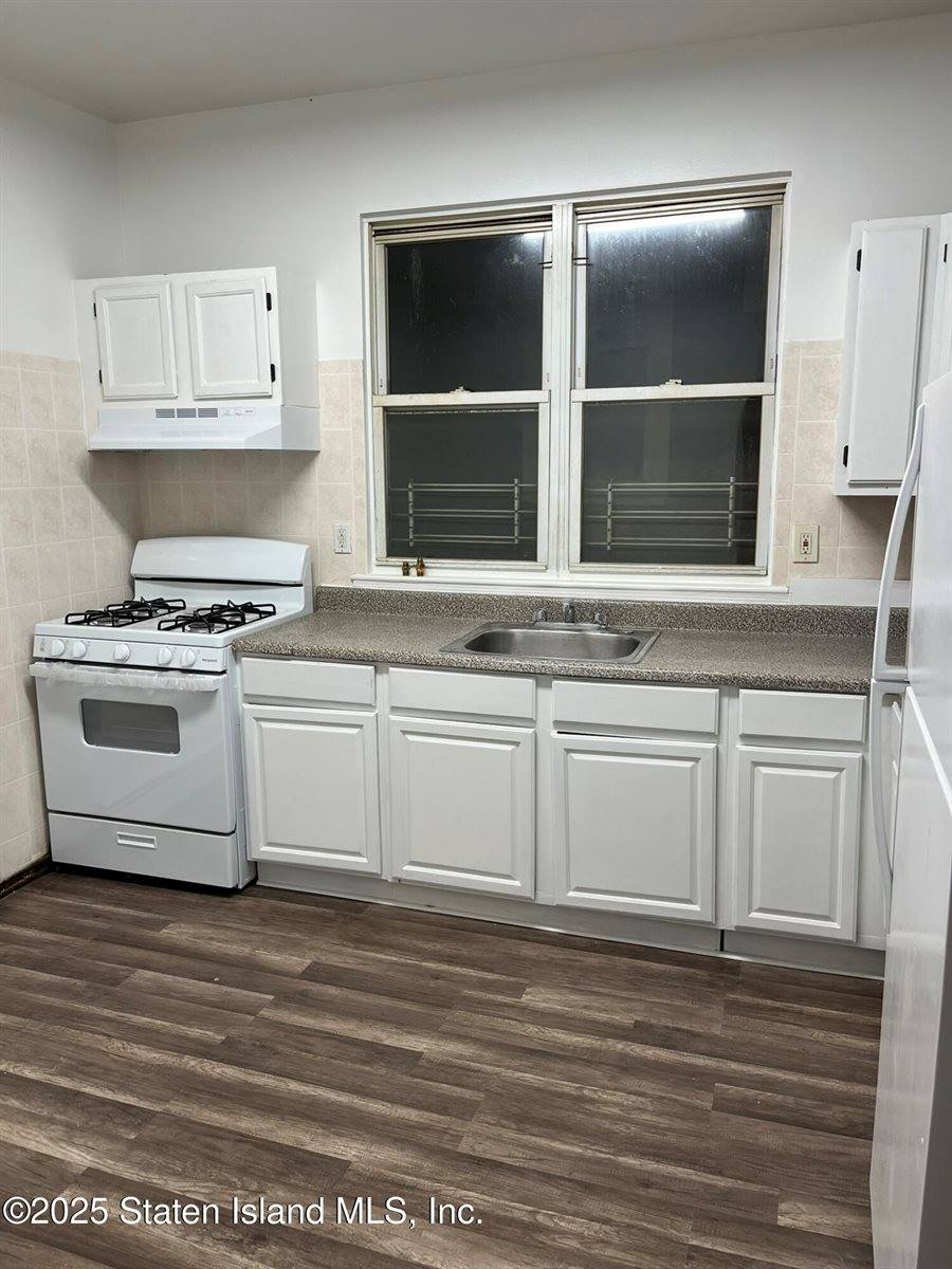 102 Winter Avenue, Staten Island, NY 10301