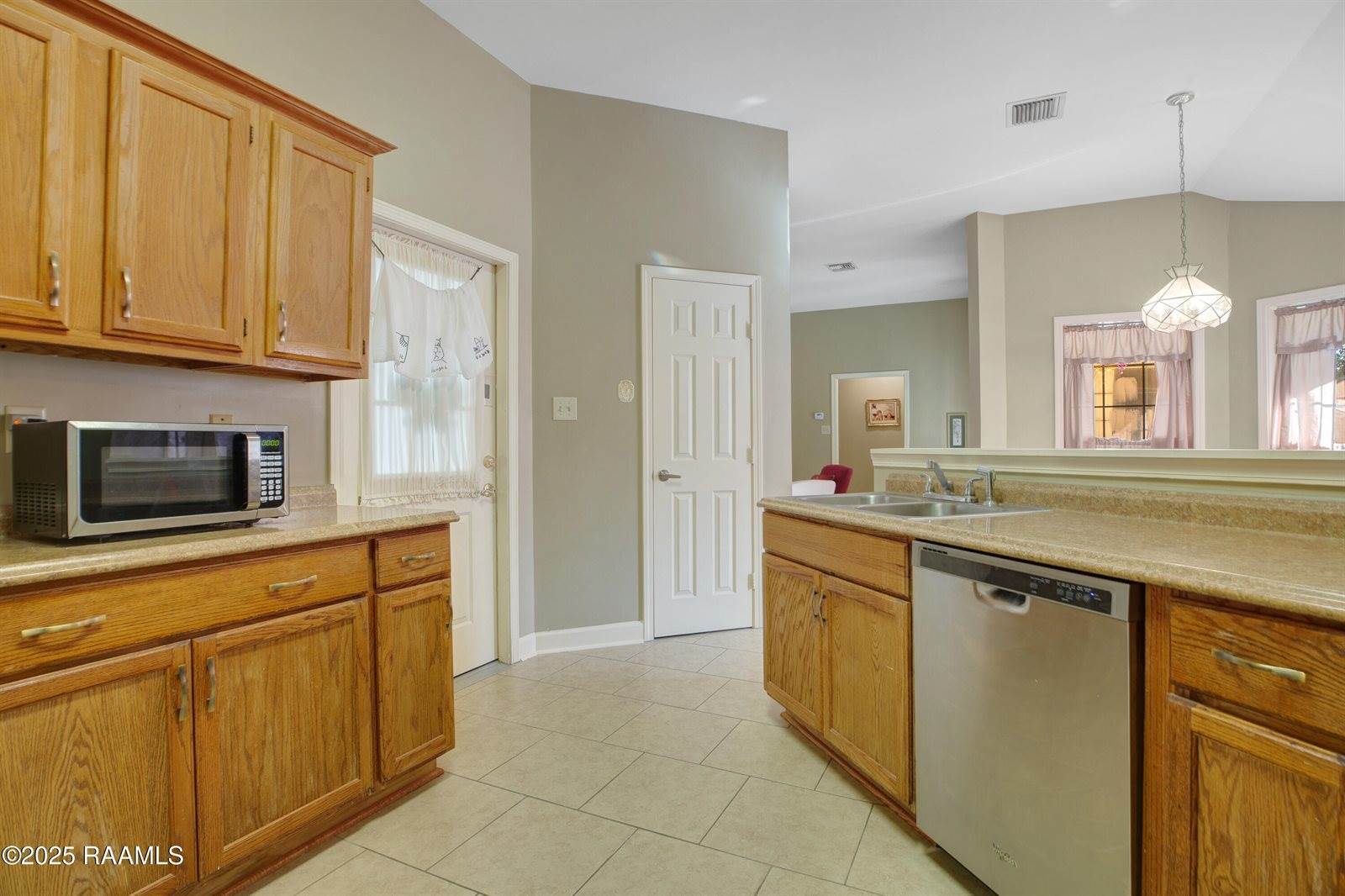 104 Bull Run Circle, Broussard, LA 70518