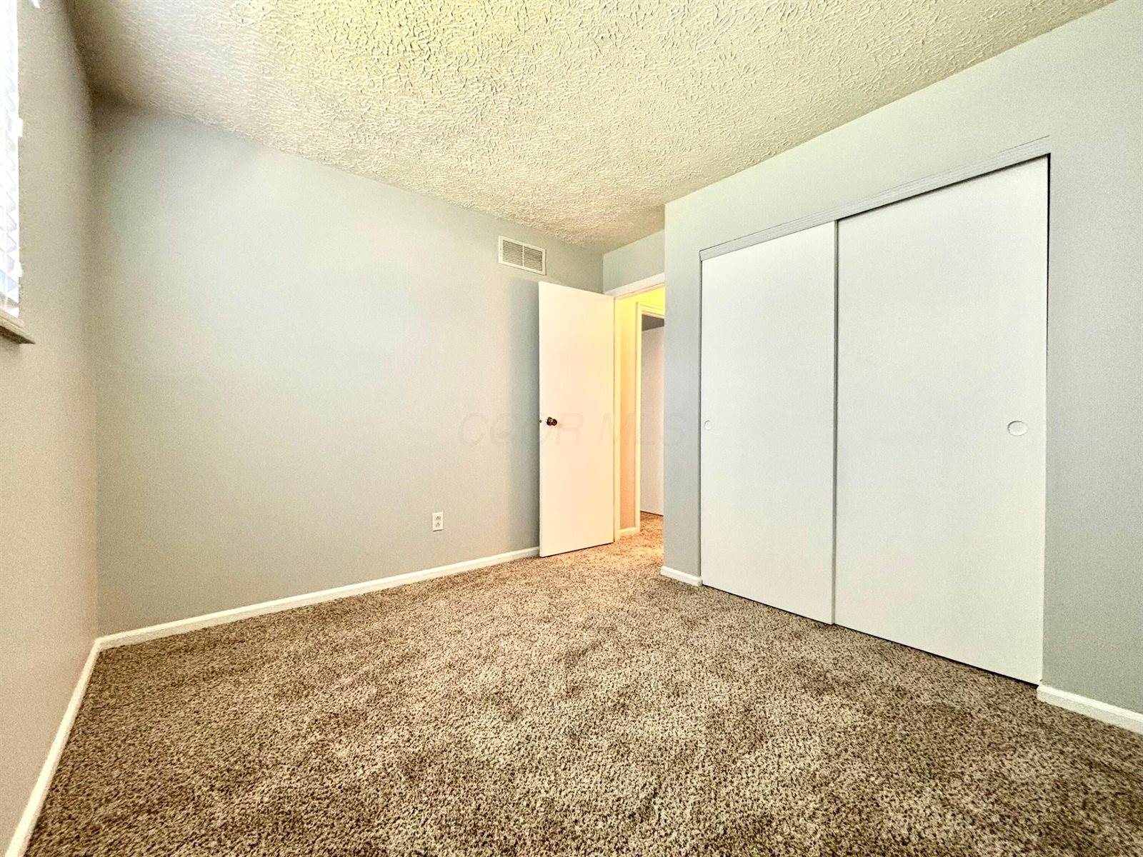 4925-4927 Godown Road, Columbus, OH 43220