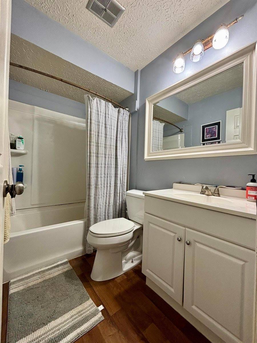 4925-4927 Godown Road, Columbus, OH 43220