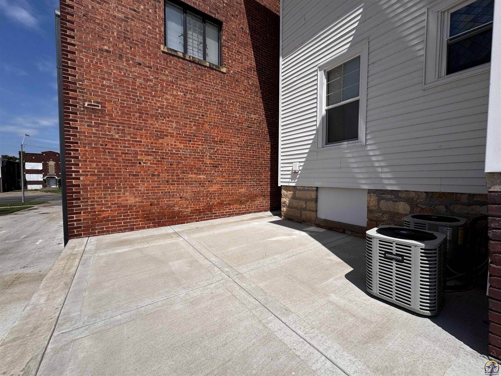 609 SW Topeka BLVD, Topeka, KS 66603