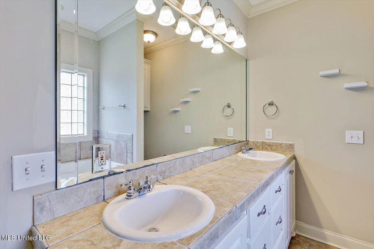 113 West Pinebrook Drive, Brandon, MS 39047