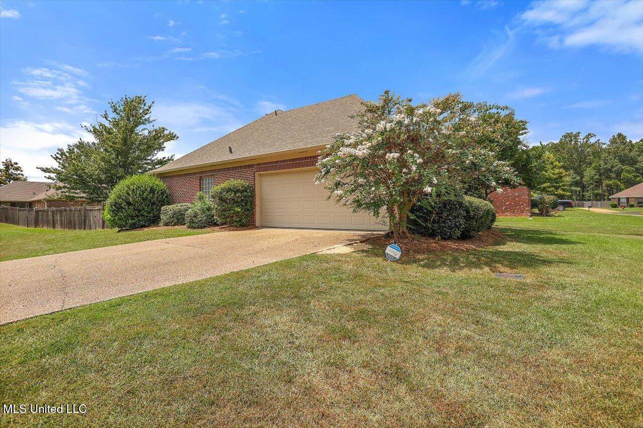 113 West Pinebrook Drive, Brandon, MS 39047