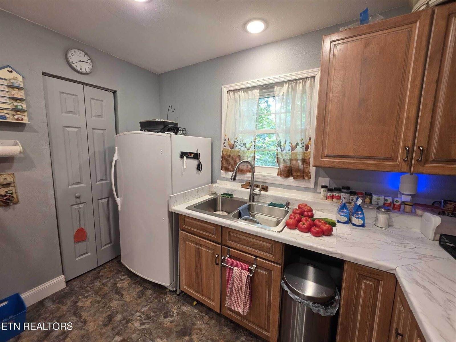 1725 Red Bone Way, Sevierville, TN 37876