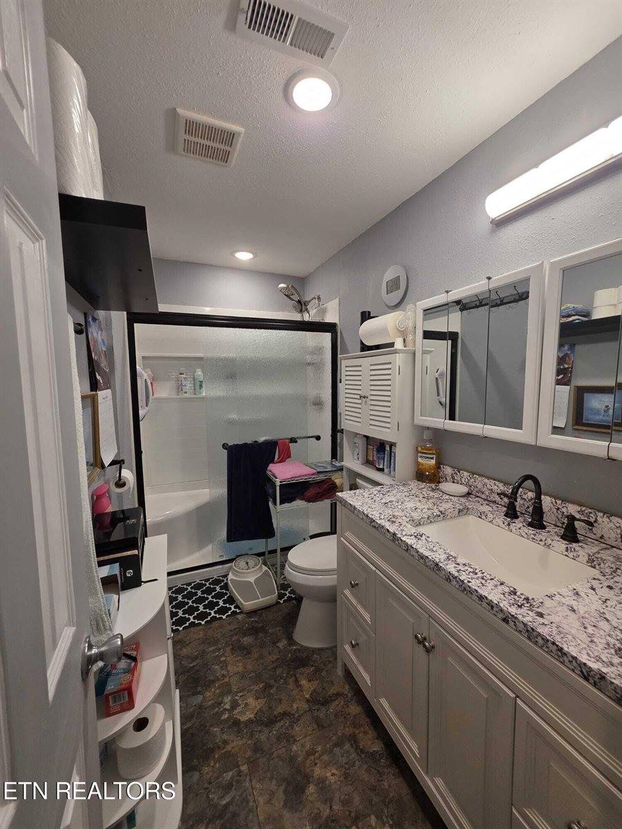 1725 Red Bone Way, Sevierville, TN 37876