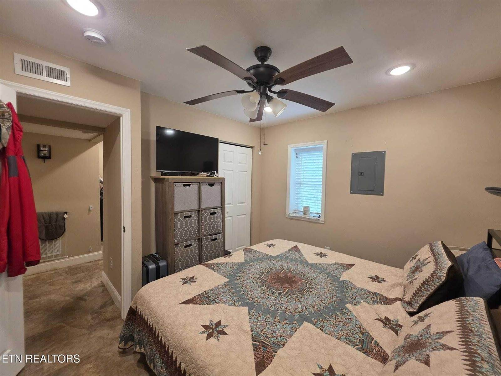 1725 Red Bone Way, Sevierville, TN 37876