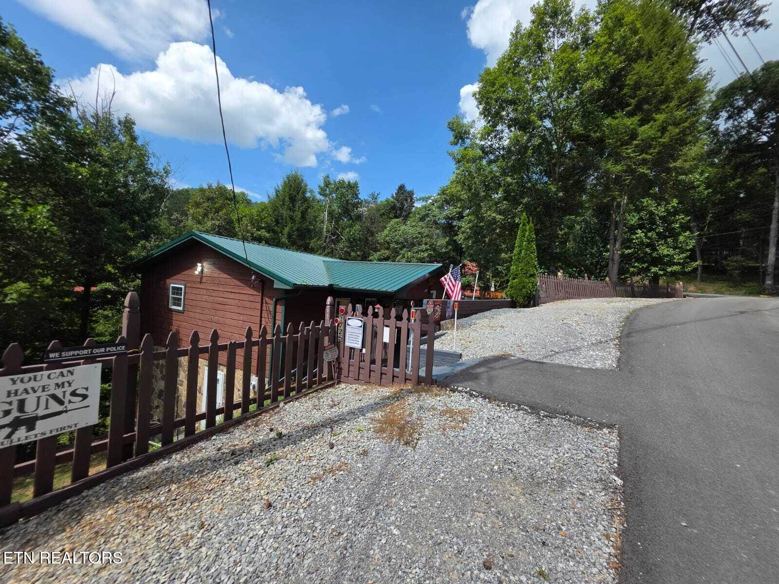 1725 Red Bone Way, Sevierville, TN 37876