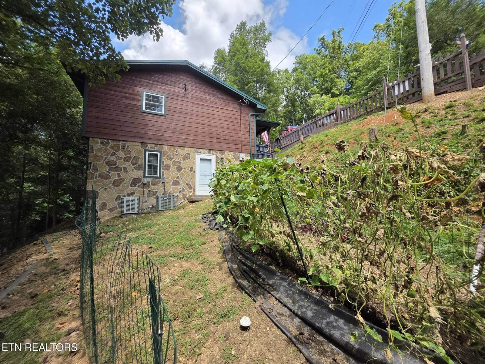 1725 Red Bone Way, Sevierville, TN 37876