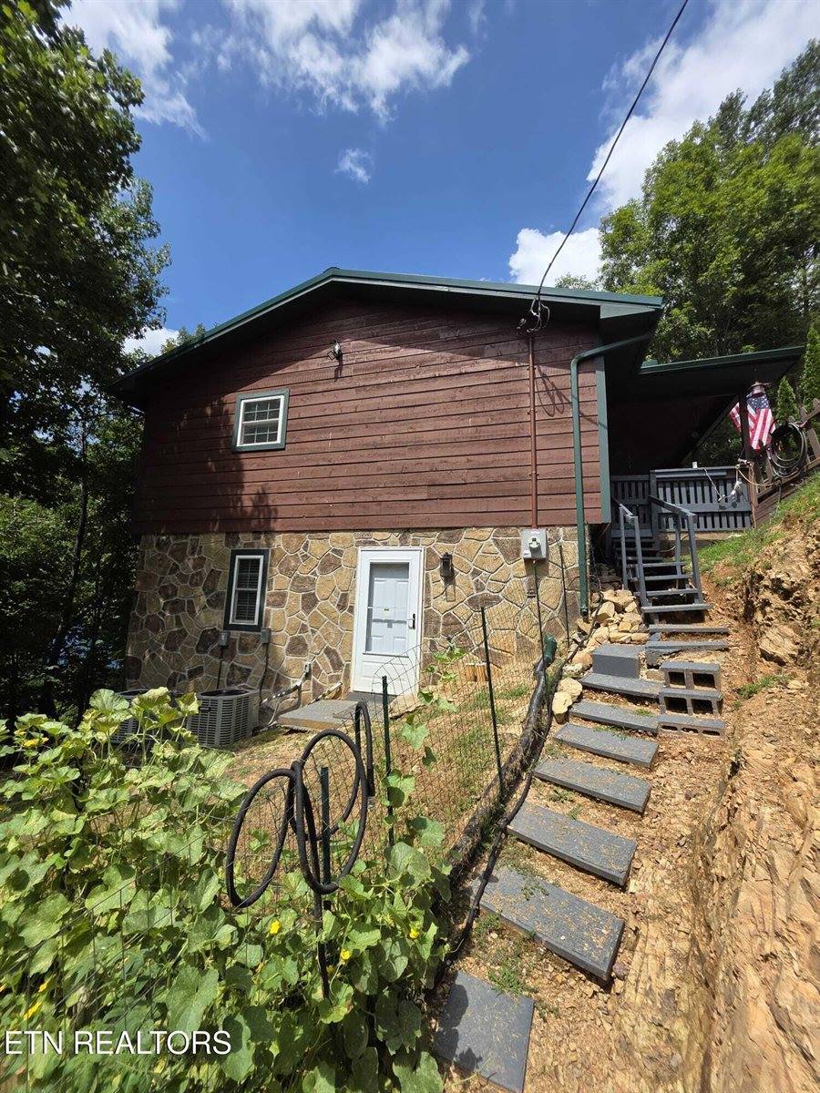 1725 Red Bone Way, Sevierville, TN 37876