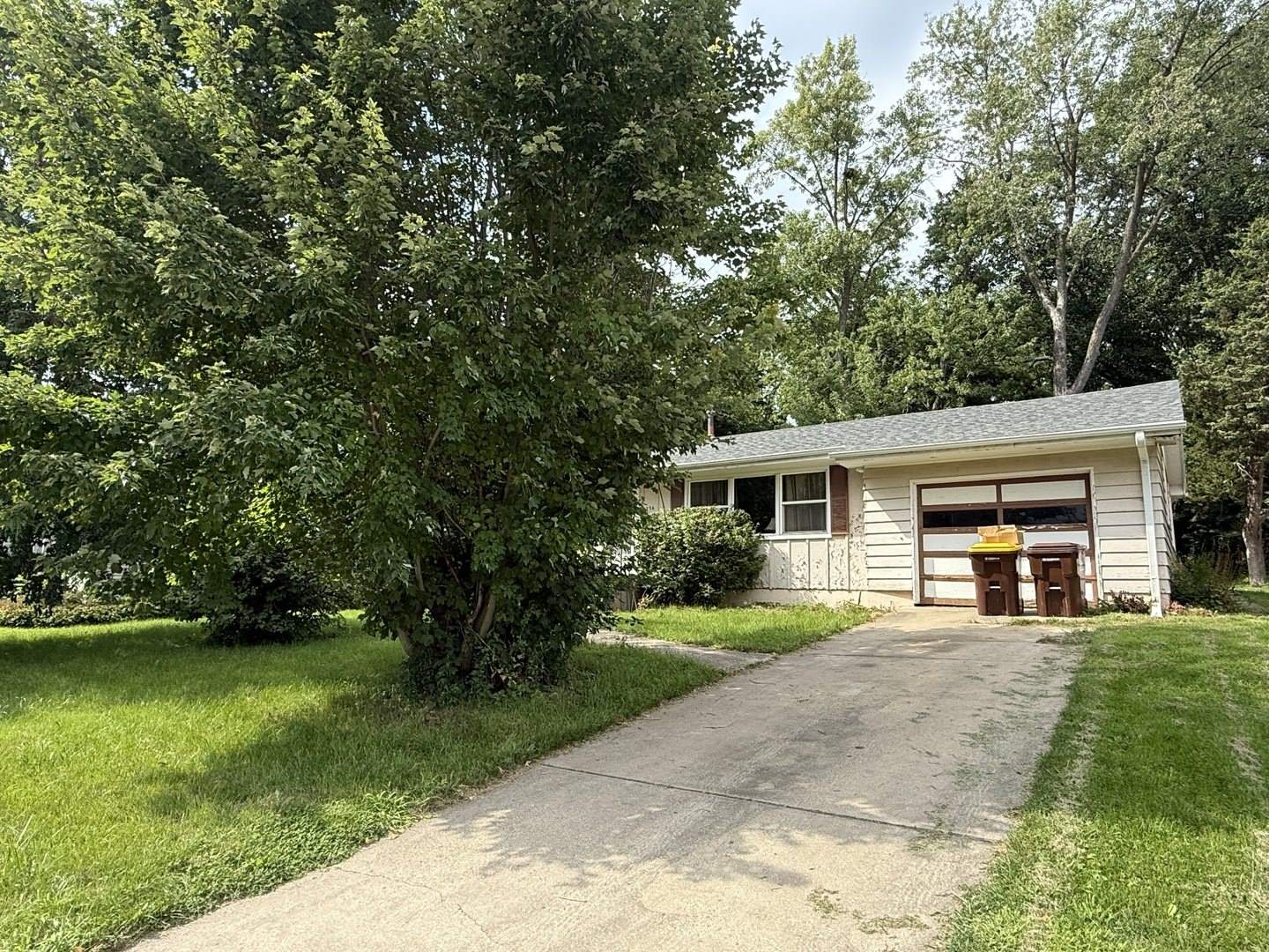 236 West Winnifred Street, Freeport, IL 61032