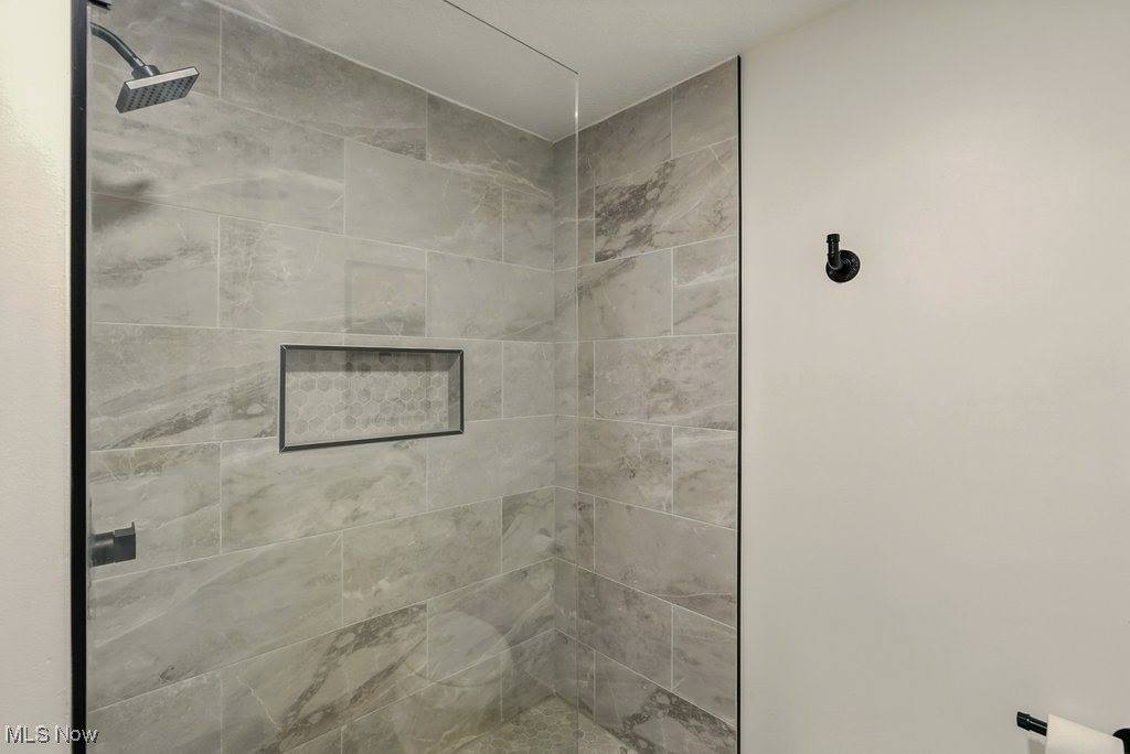 6711 Booth Road, Ravenna, OH 44266