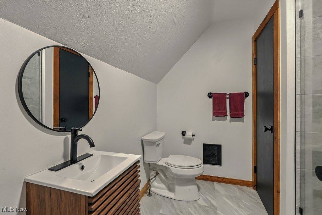 6711 Booth Road, Ravenna, OH 44266