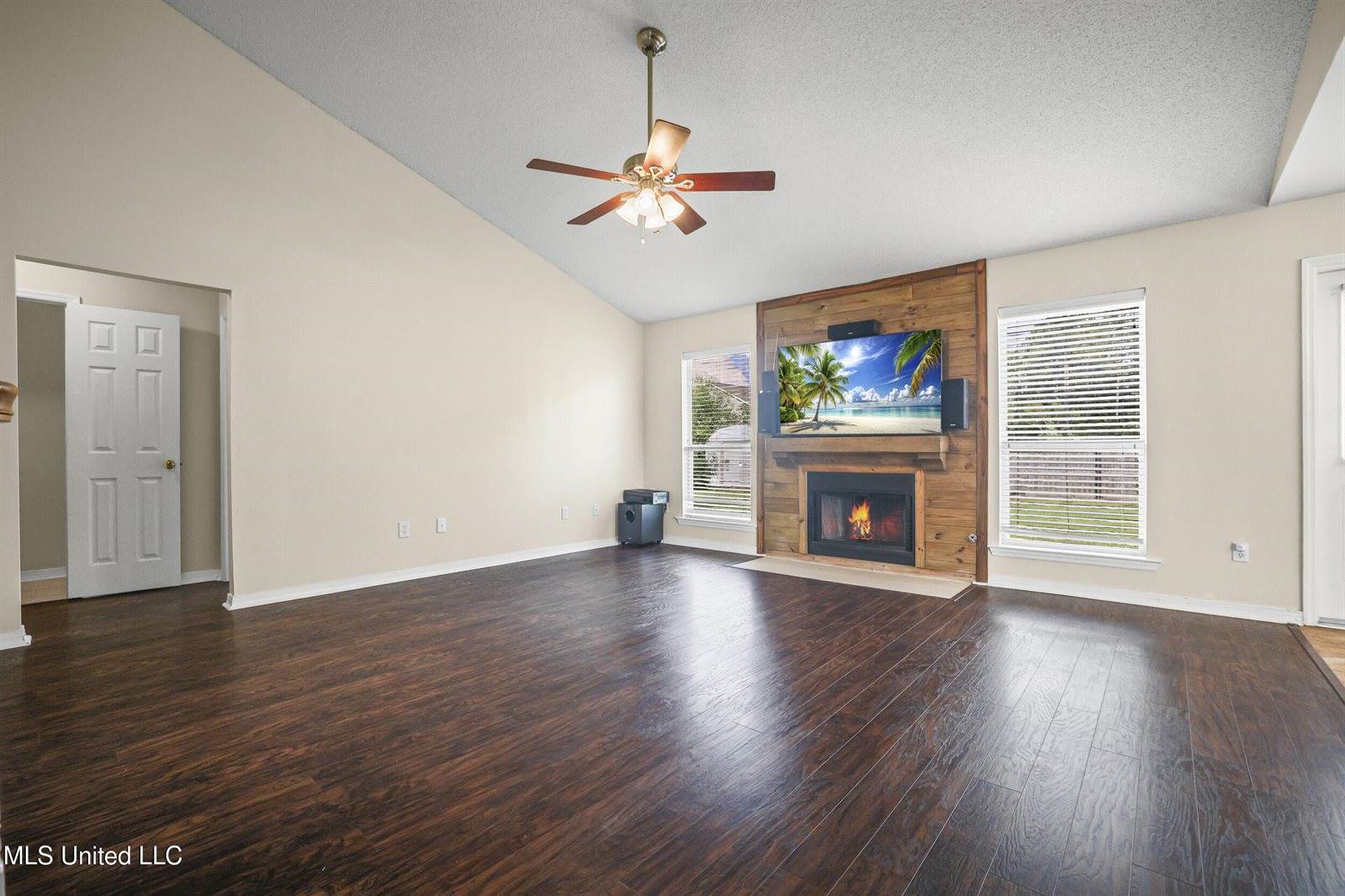 26 Lakeview Drive, Ocean Springs, MS 39564