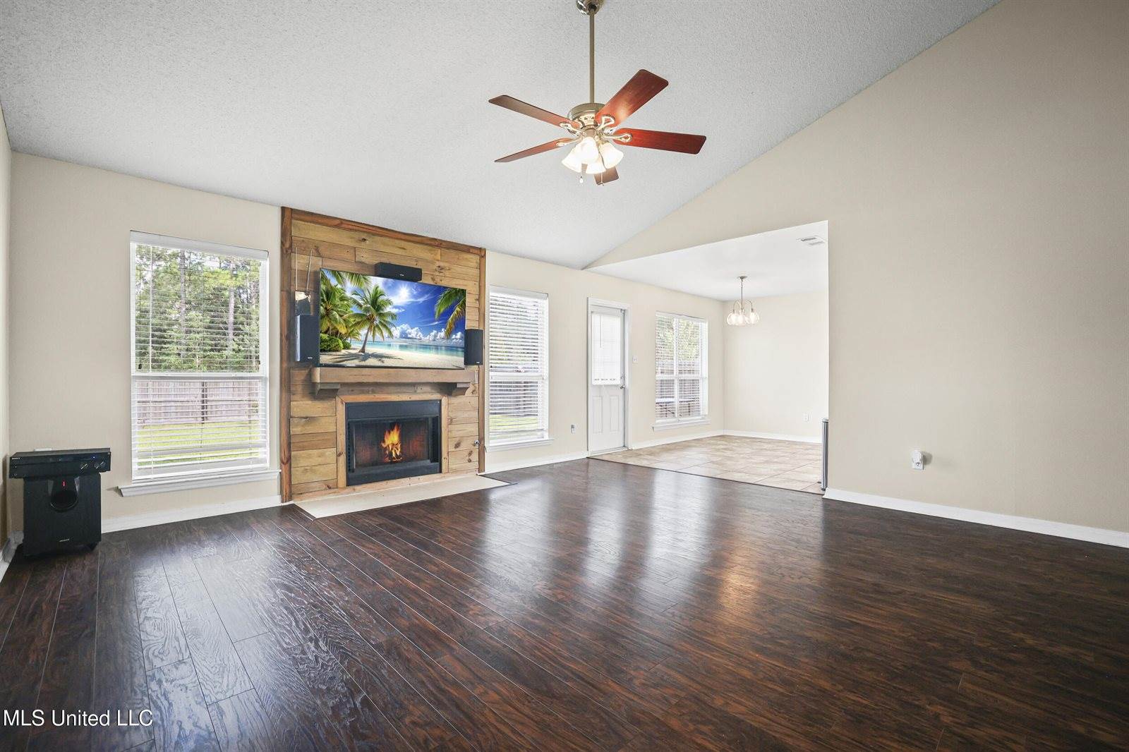 26 Lakeview Drive, Ocean Springs, MS 39564