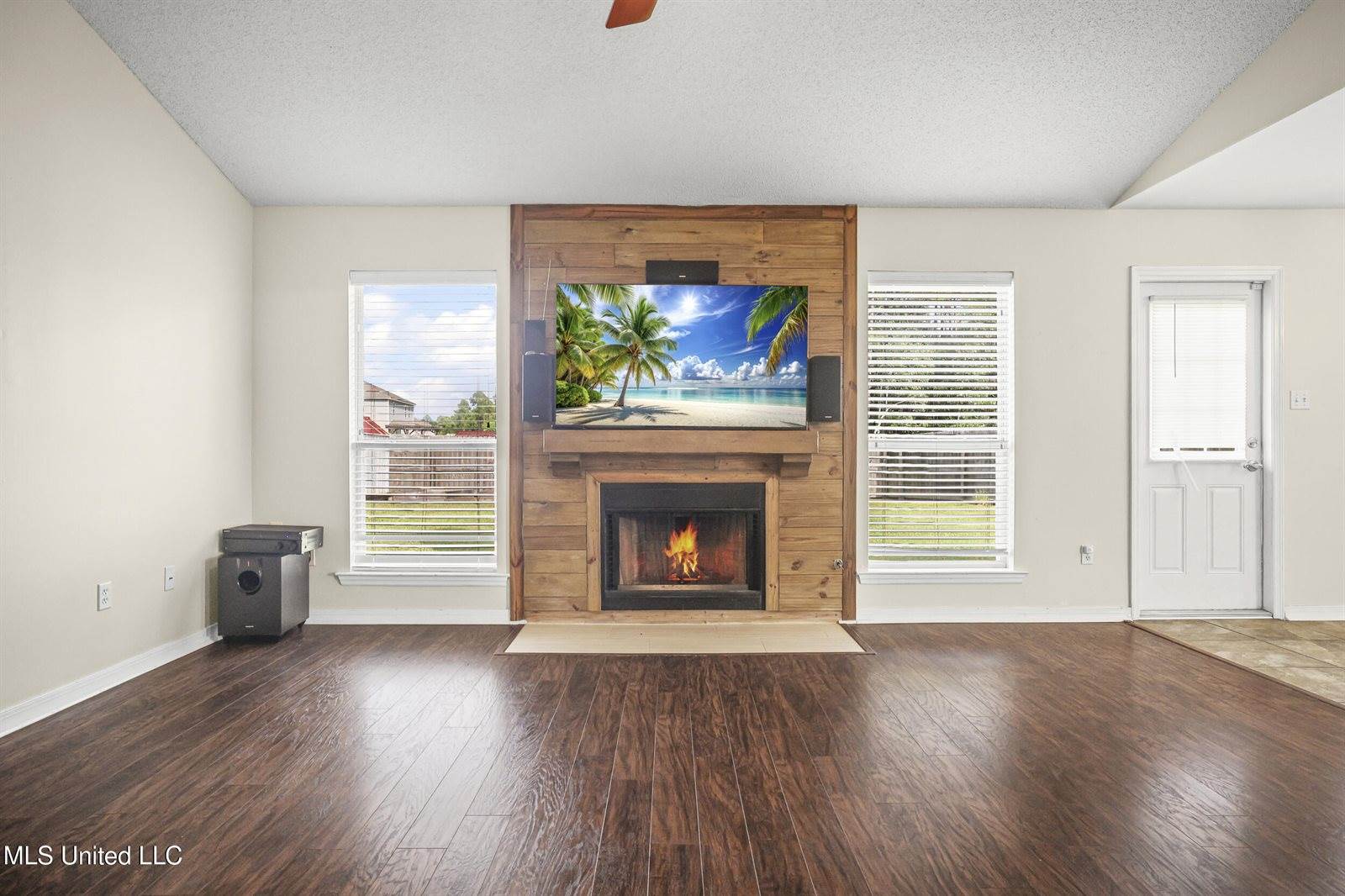 26 Lakeview Drive, Ocean Springs, MS 39564