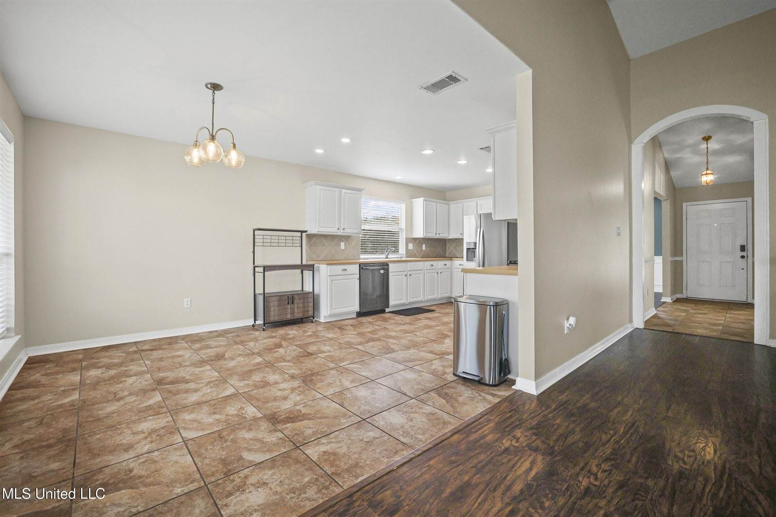 26 Lakeview Drive, Ocean Springs, MS 39564